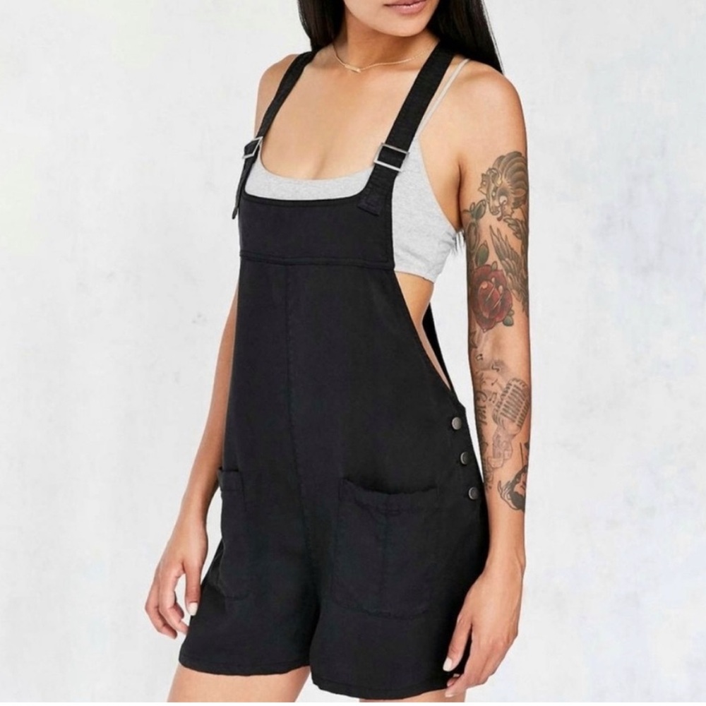 BDG Urban Outfitters Shortalls Overalls Medium Black